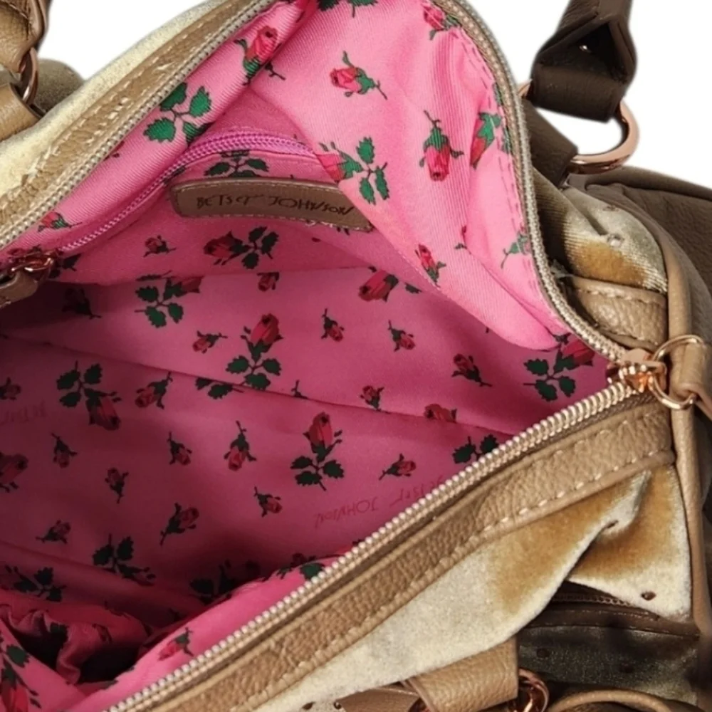 🤎▪️Betsey Johnson▪️ Crystal Love Rhinestone Satchel - Taupe with Rose